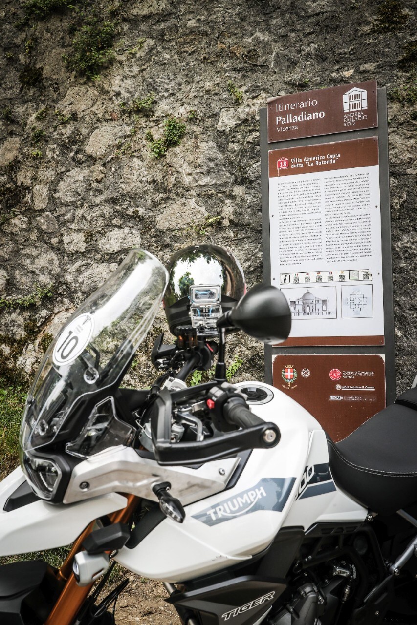 Triumph Adventure Experience: quando la moto va a braccetto con l'architettura